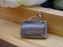 Load image into Gallery viewer, Labradorite and Silver necklace
